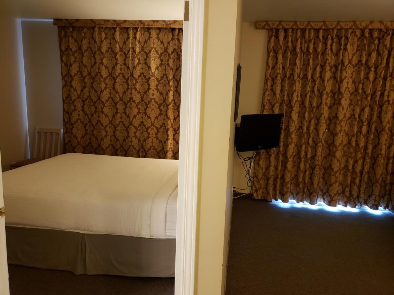 Shemron Suites Hotel Deep River ภายนอก รูปภาพ