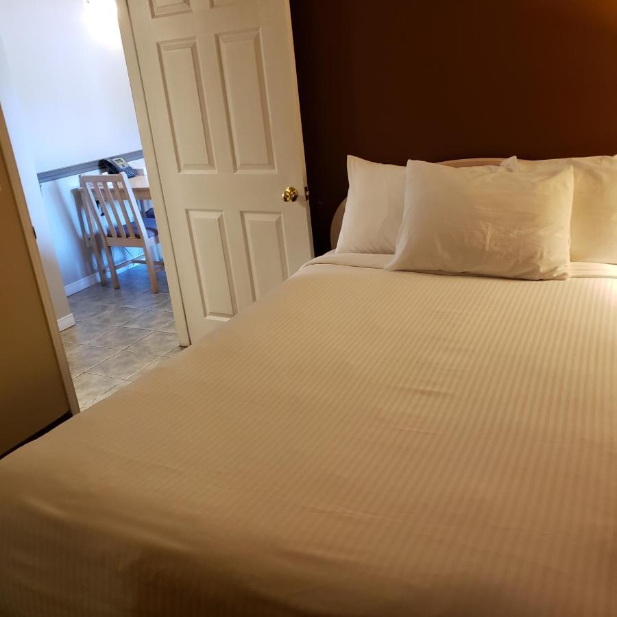 Shemron Suites Hotel Deep River ภายนอก รูปภาพ